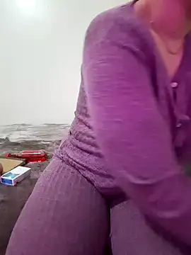 Snapshot of queen_belisima1 chatting on December 2, 2025, 10:33 pm queen belisima1 online show from December 2, 2025, 10:33 pm