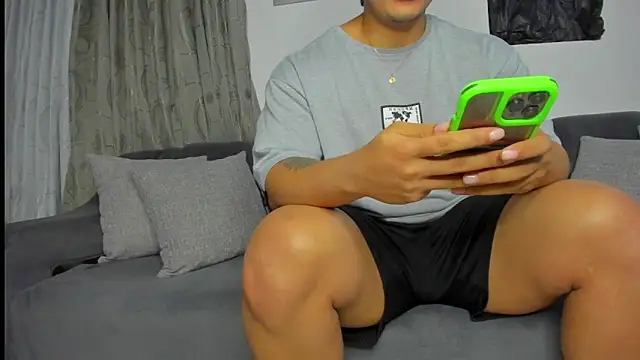 Snapshot of boys_blackandwhite chatting on May 19, 2026, 10:50 pm boys blackandwhite online show from May 19, 2026, 10:50 pm