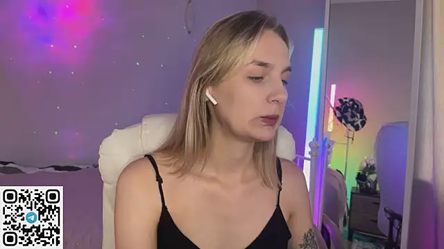 Snapshot of _Vikky_Moon_ chatting on July 8, 2026, 12:57 am Vikky Moon online show from July 8, 2026, 12:57 am