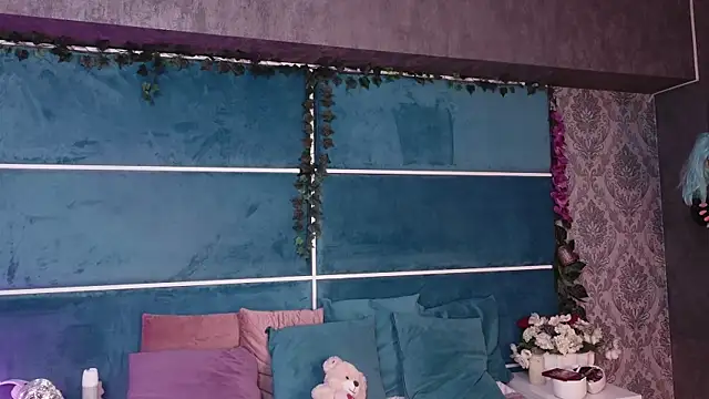 SunnyGlow online show from October 21, 2025, 4:23 am