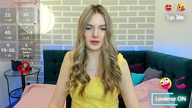 EvelineAmore online show from April 6, 2026, 8:37 am