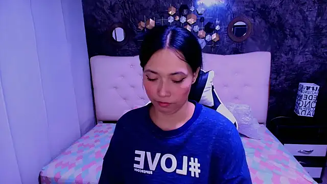  LiilyWong online show from September 20, 2025, 5:01 am