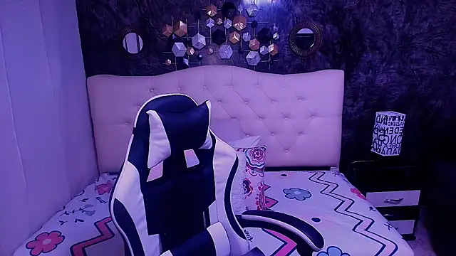  LiilyWong online show from September 18, 2025, 5:10 am