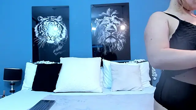 SophiaQueens online show from November 20, 2025, 7:58 pm