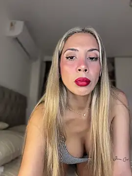 Snapshot of CarinaRose chatting on June 10, 2026, 10:11 pm CarinaRose online show from June 10, 2026, 10:11 pm