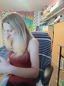 AlicePayne online show from December 17, 2025, 2:05 am