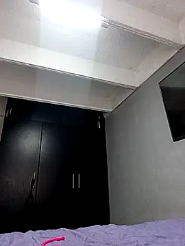 DaphneRosses online show from September 29, 2025, 1:50 pm