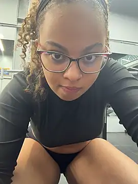 AlesiaCooper online show from July 18, 2026, 4:21 am