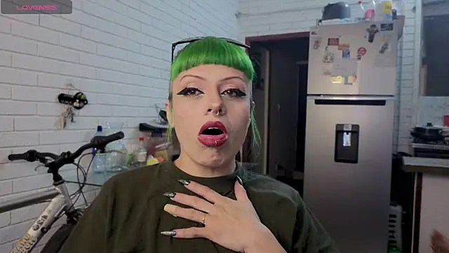 freyaa sorcerees online show from November 10, 2025, 5:34 am