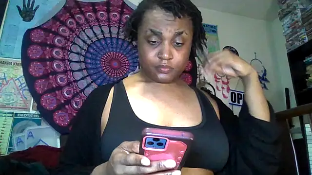 GardeniaFields online show from April 7, 2026, 12:01 am