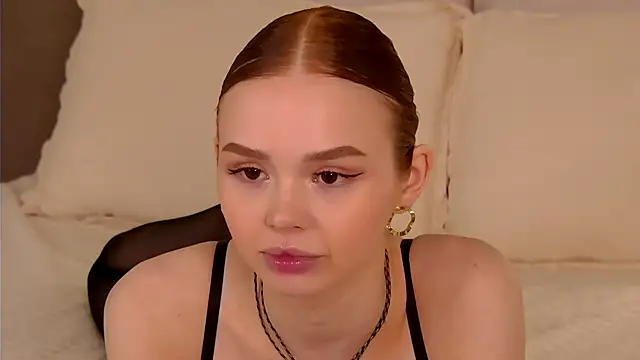 Snapshot of MiraBliss chatting on September 18, 2025, 6:00 pm MiraBliss online show from September 18, 2025, 6:00 pm