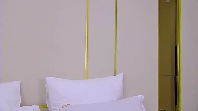 MiraBliss online show from April 4, 2026, 5:52 pm