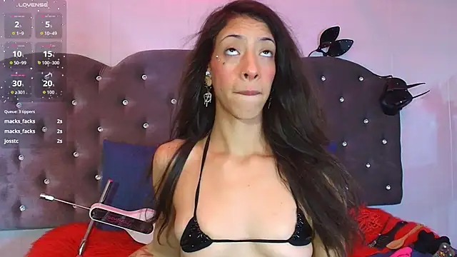 Lia Valmont online show from December 18, 2025, 12:31 pm