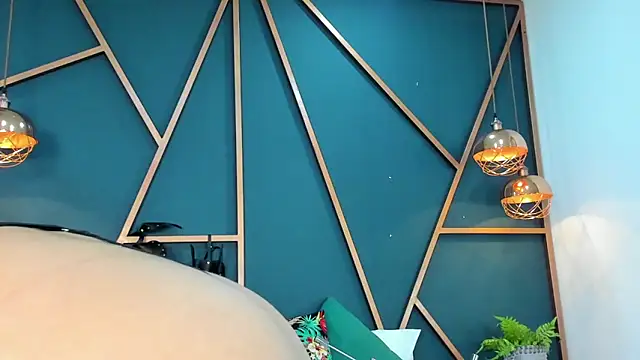 Lia Valmont online show from March 3, 2026, 2:13 pm