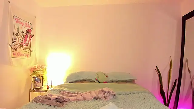 Alessamoth online show from September 9, 2025, 4:27 pm