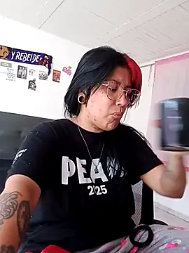 Snapshot of DaniPoison chatting on February 10, 2026, 2:49 pm DaniPoison online show from February 10, 2026, 2:49 pm