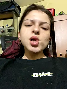 Snapshot of val_zx chatting on October 1, 2025, 9:58 am val zx online show from October 1, 2025, 9:58 am