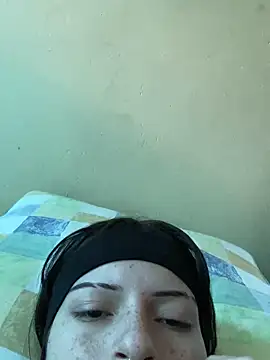 Snapshot of val_zx chatting on March 21, 2025, 4:40 pm val zx online show from March 21, 2025, 4:40 pm