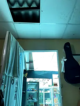 Snapshot of val_zx chatting on September 13, 2025, 3:45 pm val zx online show from September 13, 2025, 3:45 pm