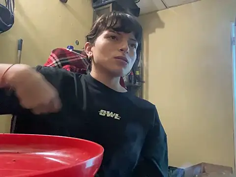 Snapshot of val_zx chatting on March 17, 2025, 9:13 pm val zx online show from March 17, 2025, 9:13 pm