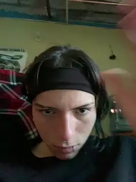 Snapshot of val_zx chatting on March 20, 2025, 8:19 pm val zx online show from March 20, 2025, 8:19 pm