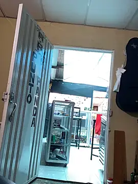 Snapshot of val_zx chatting on September 24, 2025, 6:36 pm val zx online show from September 24, 2025, 6:36 pm