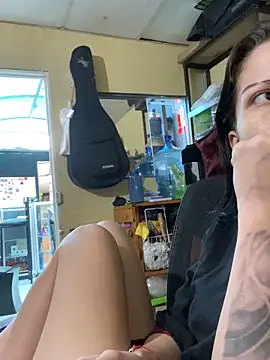 Snapshot of val_zx chatting on October 4, 2025, 10:00 pm val zx online show from October 4, 2025, 10:00 pm