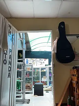 Snapshot of val_zx chatting on September 11, 2025, 4:18 pm val zx online show from September 11, 2025, 4:18 pm