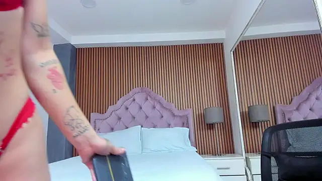 NaomiFrost online show from October 30, 2025, 1:42 pm