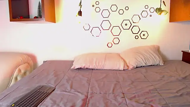 wet valery online show from December 23, 2025, 4:01 am