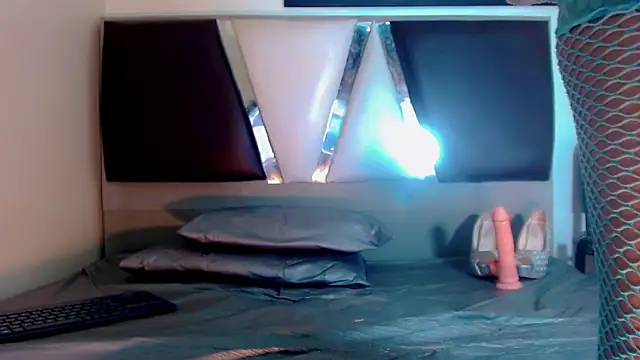 alexsandra kiss online show from November 14, 2025, 11:25 am