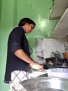 Snapshot of Hotty-Nidhi chatting on December 18, 2025, 5:23 am Hotty-Nidhi online show from December 18, 2025, 5:23 am