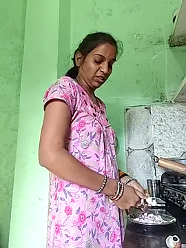 Snapshot of Hotty-Nidhi chatting on November 8, 2025, 5:00 am Hotty-Nidhi online show from November 8, 2025, 5:00 am