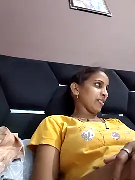 Snapshot of Hotty-Nidhi chatting on May 18, 2026, 5:07 pm Hotty-Nidhi online show from May 18, 2026, 5:07 pm
