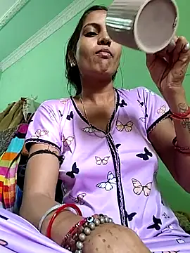 Snapshot of Hotty-Nidhi chatting on February 25, 2026, 3:40 am Hotty-Nidhi online show from February 25, 2026, 3:40 am