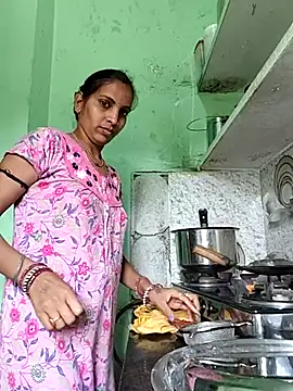 Snapshot of Hotty-Nidhi chatting on April 9, 2026, 6:15 am Hotty-Nidhi online show from April 9, 2026, 6:15 am