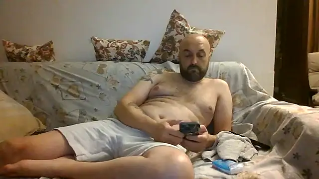 maxxxio12 online show from July 9, 2026, 7:57 pm