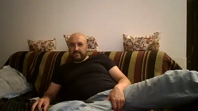 Snapshot of maxxxio12 chatting on June 4, 2026, 7:18 pm maxxxio12 online show from June 4, 2026, 7:18 pm