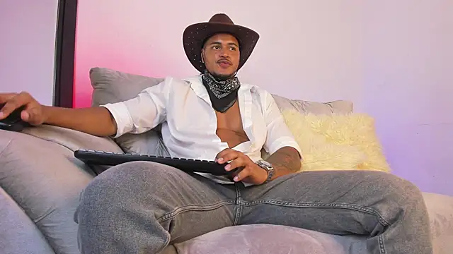 Snapshot of AshtonnSummer chatting on October 31, 2025, 6:26 pm AshtonnSummer online show from October 31, 2025, 6:26 pm