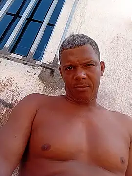 Snapshot of edisantos chatting on August 4, 2026, 2:32 pm edisantos online show from August 4, 2026, 2:32 pm