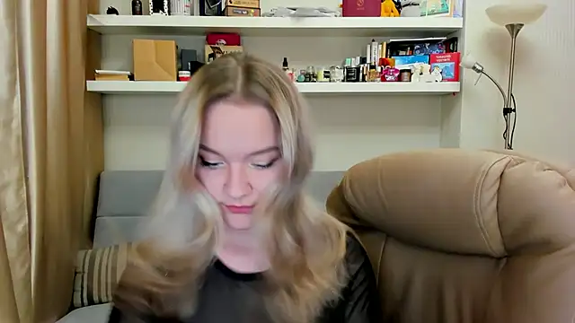 Snapshot of Kara_Smith_ chatting on December 9, 2024, 12:01 am Kara Smith online show from December 9, 2024, 12:01 am