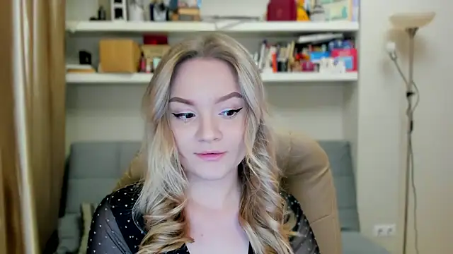 Kara Smith  online show from November 29, 2025, 10:43 pm