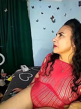 AlexaNovoa  online show from December 16, 2025, 12:48 am