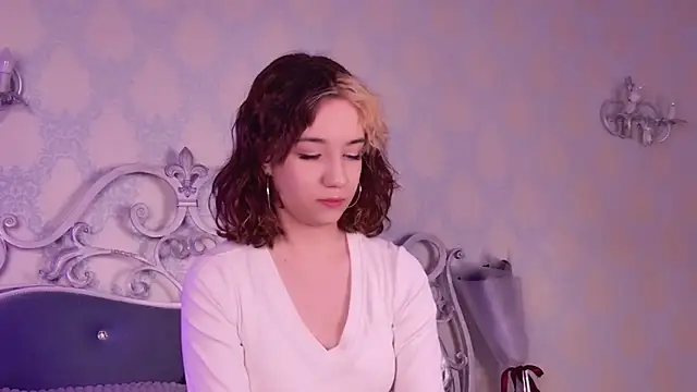 Gia Riccardo online show from November 13, 2025, 4:22 pm