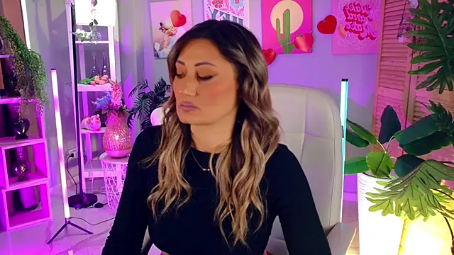 SarahAlluring online show from April 4, 2026, 12:23 pm