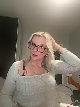 Curvy-Cleo online show from February 12, 2026, 12:16 pm