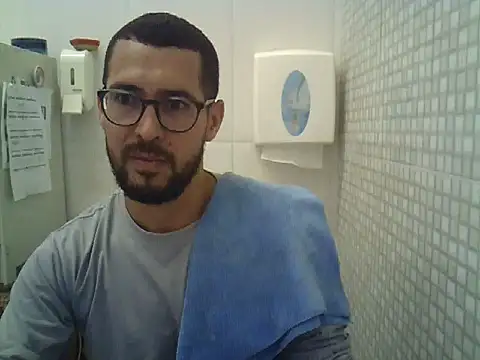 pdasgyn online show from December 4, 2025, 2:27 pm