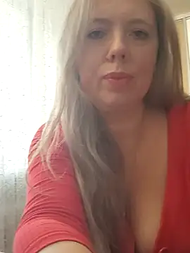 Snapshot of Irina3718 chatting on October 27, 2025, 11:33 am Irina3718 online show from October 27, 2025, 11:33 am