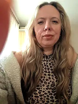 Irina3718 online show from December 19, 2025, 10:50 am