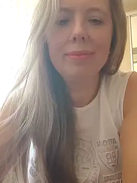 Snapshot of Irina3718 chatting on October 31, 2025, 11:40 am Irina3718 online show from October 31, 2025, 11:40 am